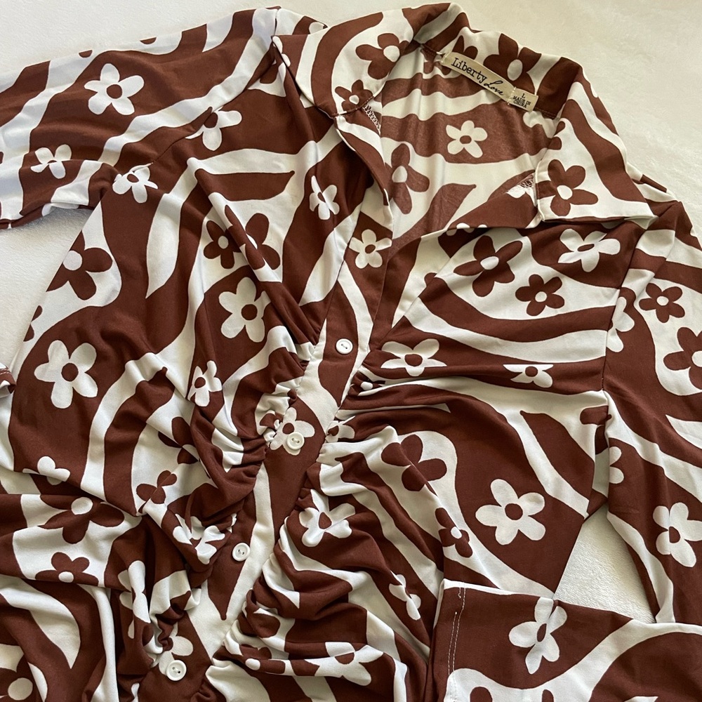 Chocolate Brown & White Floral Groovy Retro Print Mini Ruched Long Sleeve Dress‎